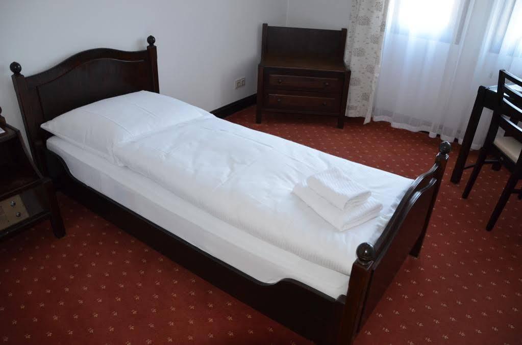 Hotel Zur Traube Moglingen Dış mekan fotoğraf